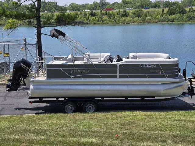 Slide: The Image of Sweetwater SW 2286 SFL 2021 - 1