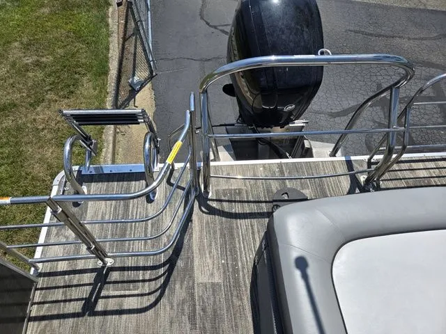 Slide: The Image of Sweetwater SW 2286 SFL 2021 - 15