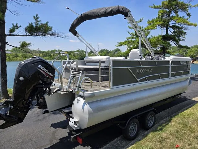 Slide: The Image of Sweetwater SW 2286 SFL 2021 - 2