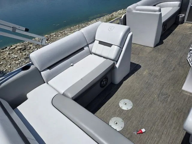 Slide: The Image of Sweetwater SW 2286 SFL 2021 - 20