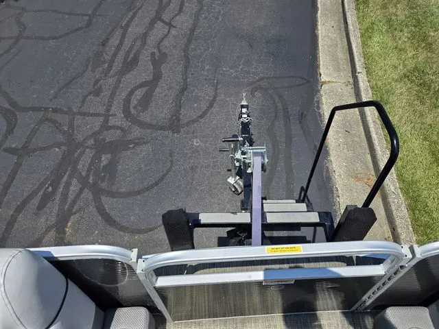 Slide: The Image of Sweetwater SW 2286 SFL 2021 - 25