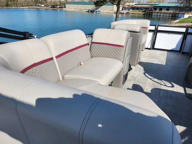 Slide: The Image of Qwest E20 XRE CRUISE 2024 - 21