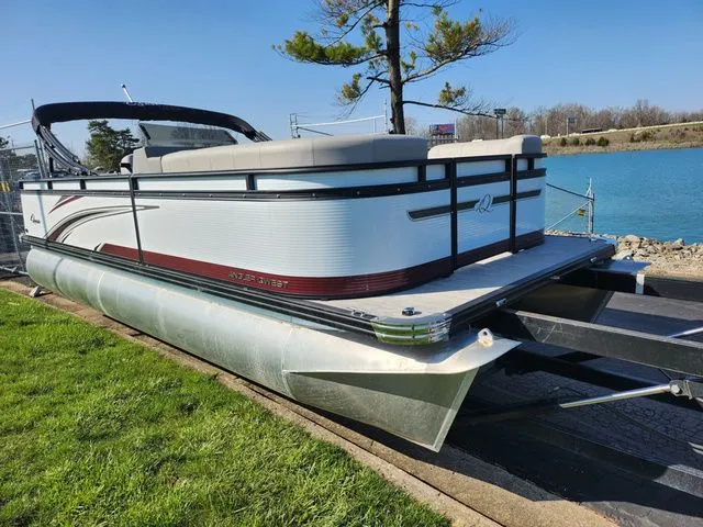 Slide: The Image of Qwest E20 XRE CRUISE 2024 - 6