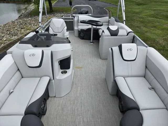 Slide: The Image of Avalon LSZ - 21 FT Cruise Rear Bench 2024 - 11