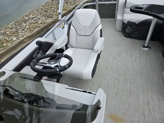 Slide: The Image of Avalon LSZ - 21 FT Cruise Rear Bench 2024 - 14