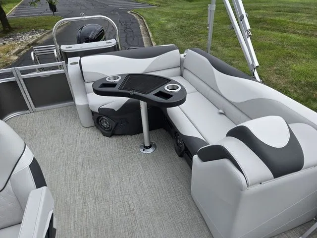 Slide: The Image of Avalon LSZ - 21 FT Cruise Rear Bench 2024 - 15