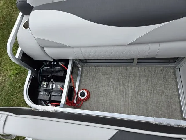 Slide: The Image of Avalon LSZ - 21 FT Cruise Rear Bench 2024 - 18