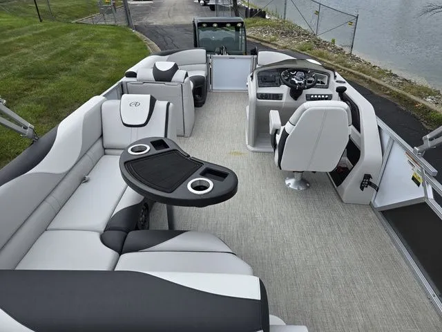 Slide: The Image of Avalon LSZ - 21 FT Cruise Rear Bench 2024 - 19