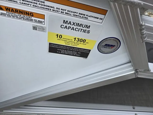 Slide: The Image of Avalon LSZ - 21 FT Cruise Rear Bench 2024 - 20