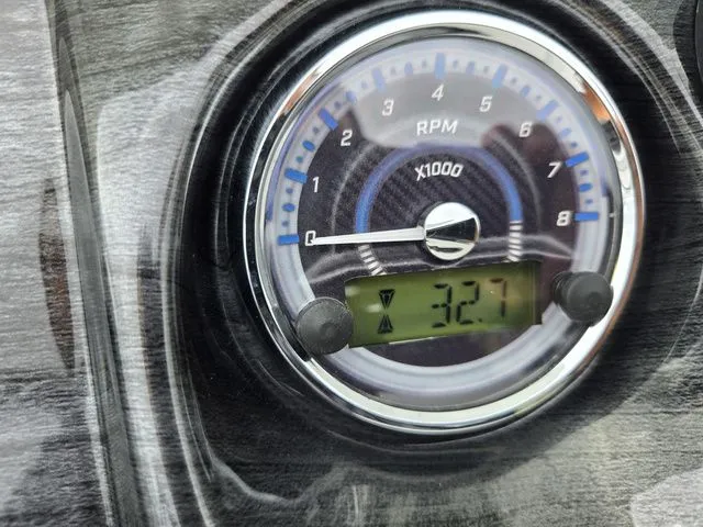 Slide: The Image of Avalon LSZ - 21 FT Cruise Rear Bench 2024 - 24