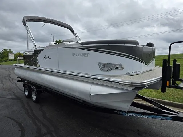 Slide: The Image of Avalon LSZ - 21 FT Cruise Rear Bench 2024 - 6