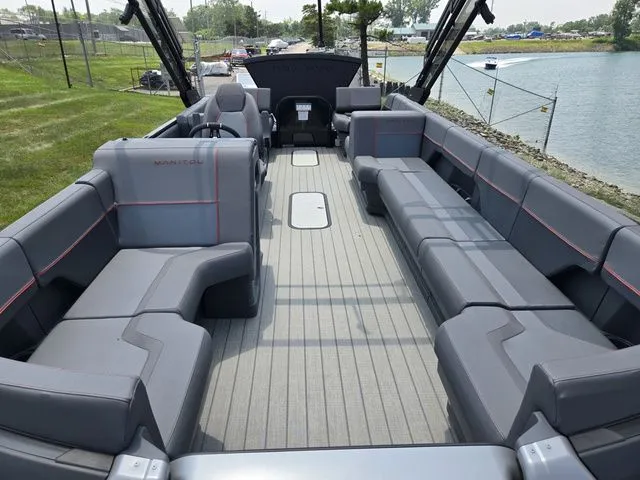 Slide: The Image of Manitou Explore 22 Max Bench 2024 - 11