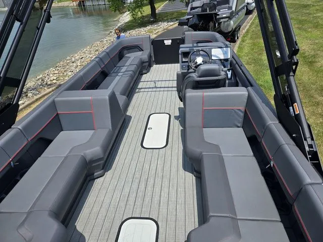 Slide: The Image of Manitou Explore 22 Max Bench 2024 - 17