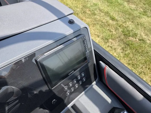 Slide: The Image of Manitou Explore 22 Max Bench 2024 - 19