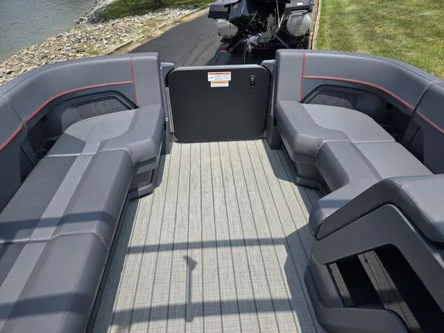 Slide: The Image of Manitou Explore 22 Max Bench 2024 - 20