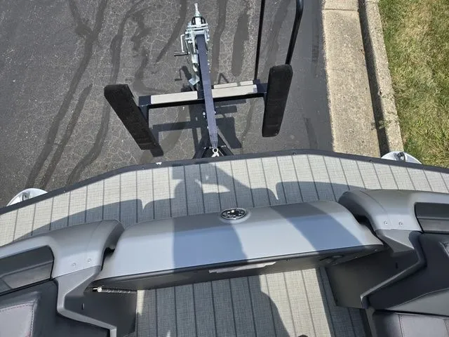 Slide: The Image of Manitou Explore 22 Max Bench 2024 - 21