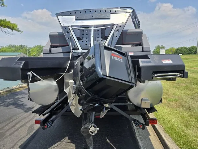 Slide: The Image of Manitou Explore 22 Max Bench 2024 - 3