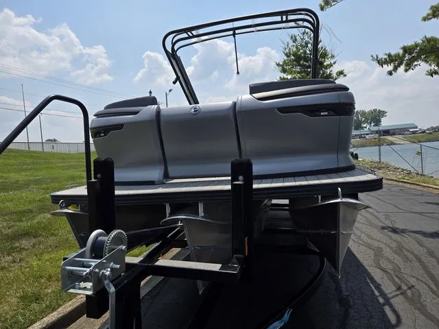 Slide: The Image of Manitou Explore 22 Max Bench 2024 - 7