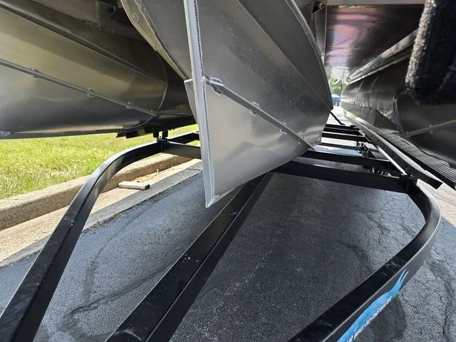 Slide: The Image of Manitou Explore 22 Max Bench 2024 - 8