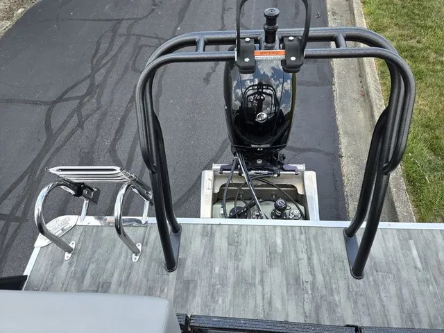 Slide: The Image of Crest Classic DLX 220 SLRC 2022 - 24