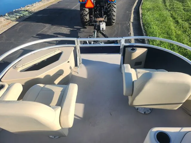 Slide: The Image of SunChaser Geneva Fish 22 Fish DLX 2018 - 25