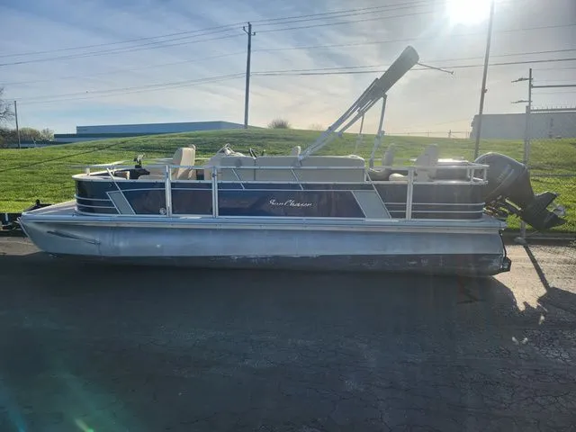 Slide: The Image of SunChaser Geneva Fish 22 Fish DLX 2018 - 5