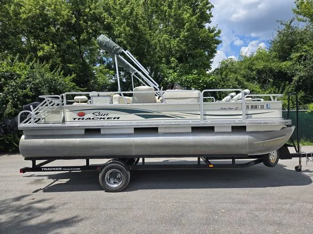 Slide: The Image of Sun Tracker Fishin' Barge 21 2006 - 10