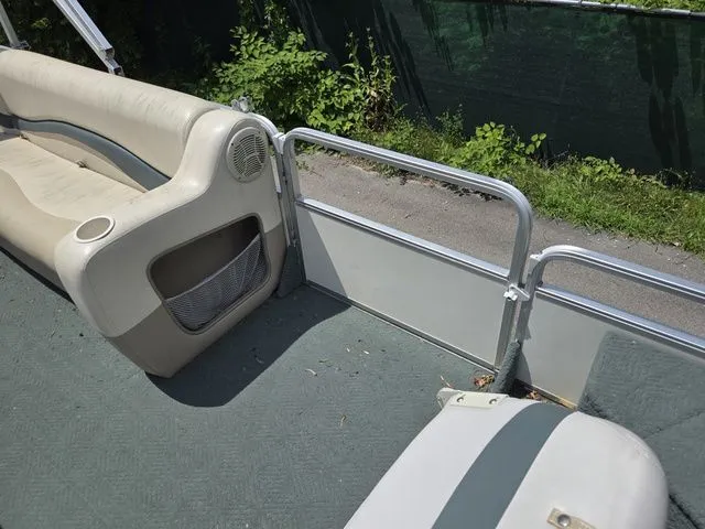 Slide: The Image of Sun Tracker Fishin' Barge 21 2006 - 13