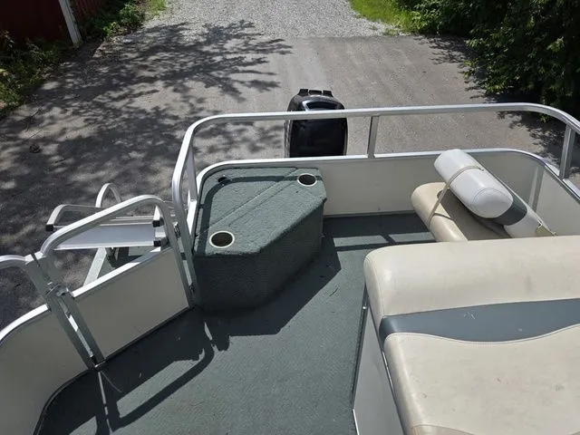 Slide: The Image of Sun Tracker Fishin' Barge 21 2006 - 16