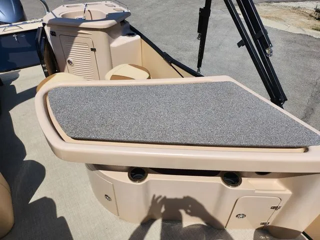 Slide: The Image of Avalon Catalina Entertainer 25' 2021 - 18