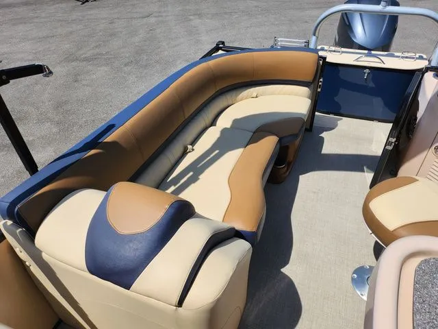 Slide: The Image of Avalon Catalina Entertainer 25' 2021 - 19