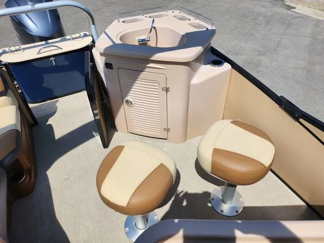 Slide: The Image of Avalon Catalina Entertainer 25' 2021 - 20