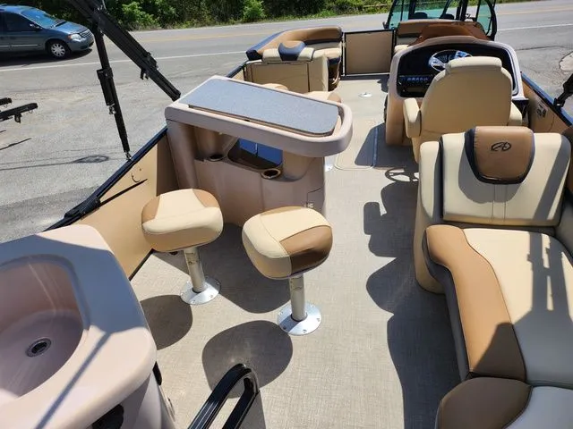 Slide: The Image of Avalon Catalina Entertainer 25' 2021 - 23