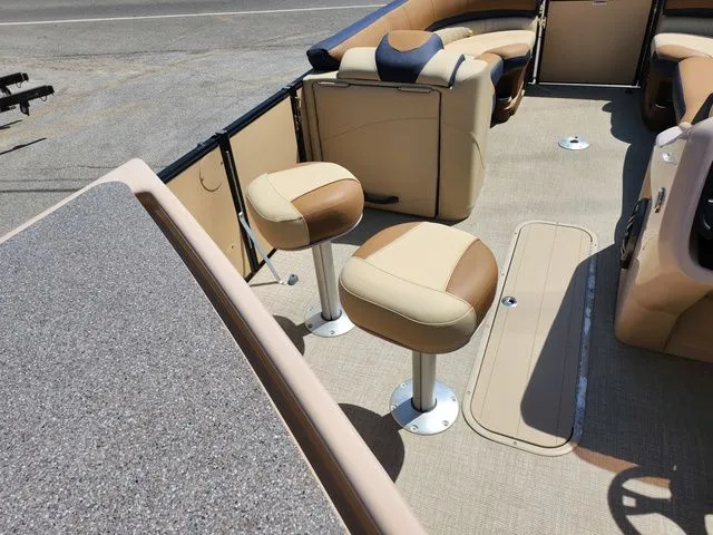 Slide: The Image of Avalon Catalina Entertainer 25' 2021 - 25