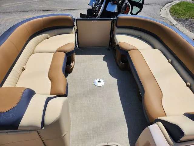 Slide: The Image of Avalon Catalina Entertainer 25' 2021 - 30