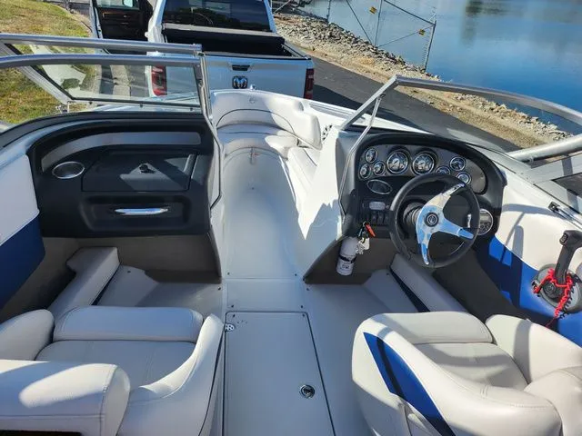 Slide: The Image of Crownline Boats BOWRIDER 195 SS 2012 - 12