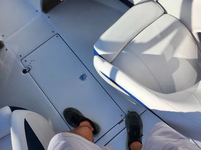 Slide: The Image of Crownline Boats BOWRIDER 195 SS 2012 - 14