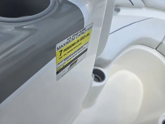 Slide: The Image of Bayliner 195 Classic 2006 - 17