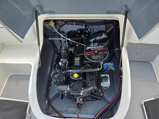 Slide: The Image of Bayliner 195 Classic 2006 - 23