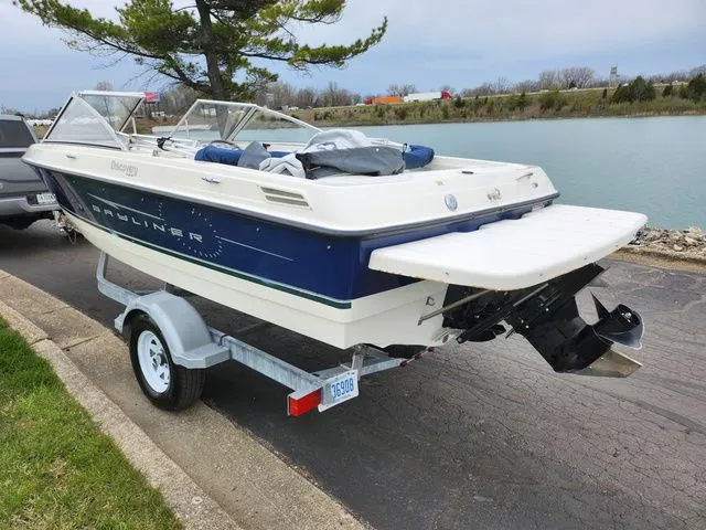 Slide: The Image of Bayliner Discovery 195 2007 - 18