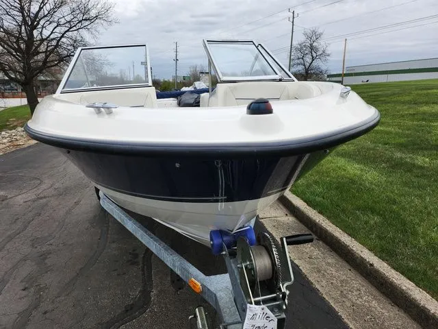 Slide: The Image of Bayliner Discovery 195 2007 - 6