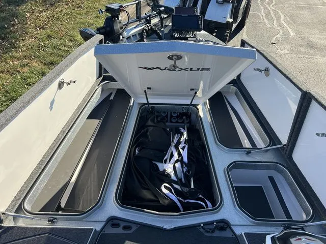 Slide: The Image of Vexus VXs20 2024 - 20