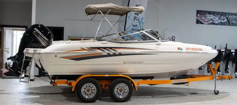 Slide: The Image of Stingray 204 LR Sport Deck 2018 - 10