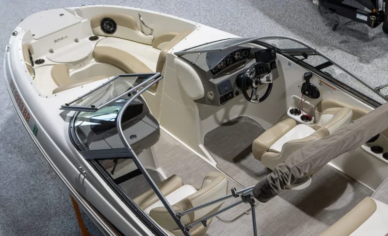 Slide: The Image of Stingray 204 LR Sport Deck 2018 - 7