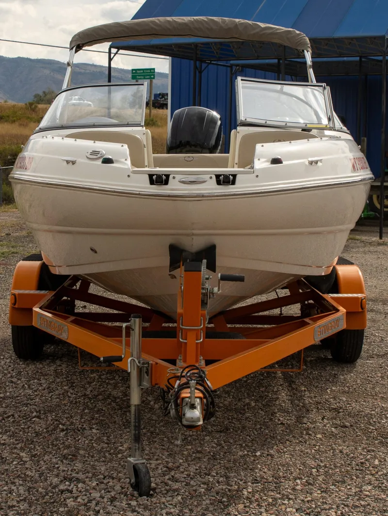 Slide: The Image of Stingray 204 LR Sport Deck 2018 - 8