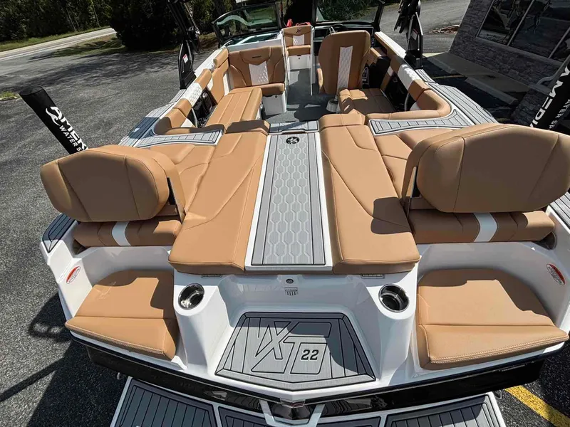 Slide: The Image of MasterCraft XT22 2026 - 7