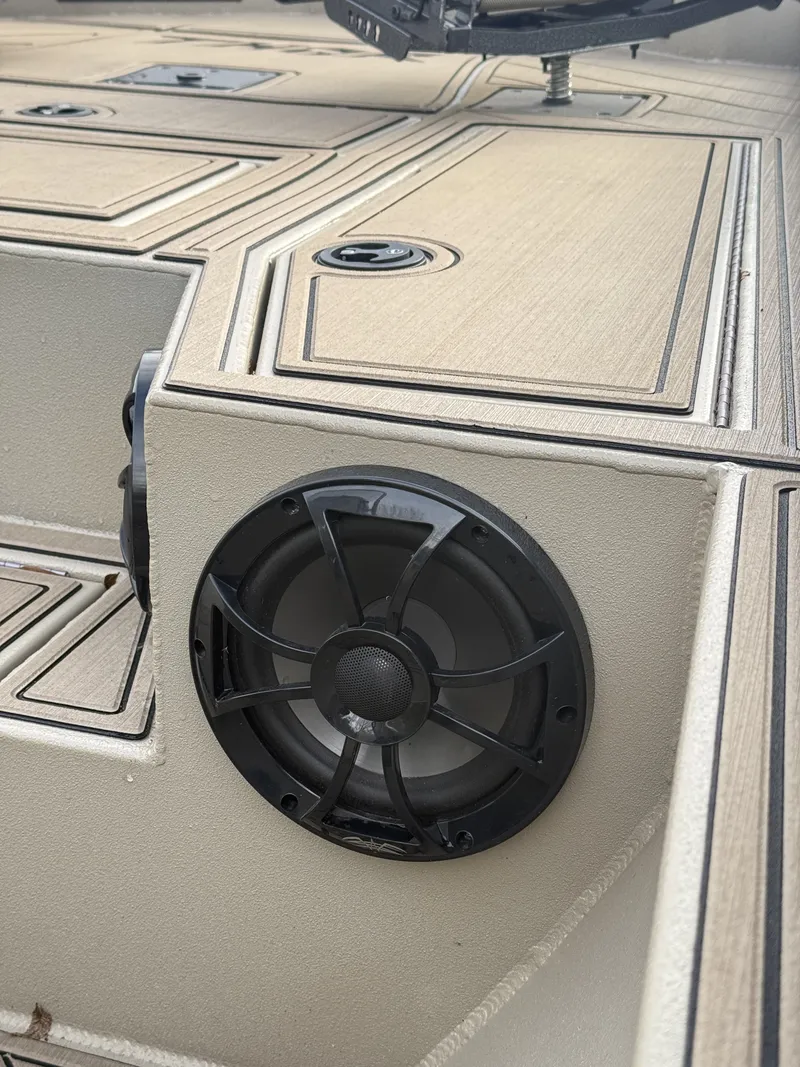 Slide: The Image of Thor Lake Hammer 1900CC 2025 - 19