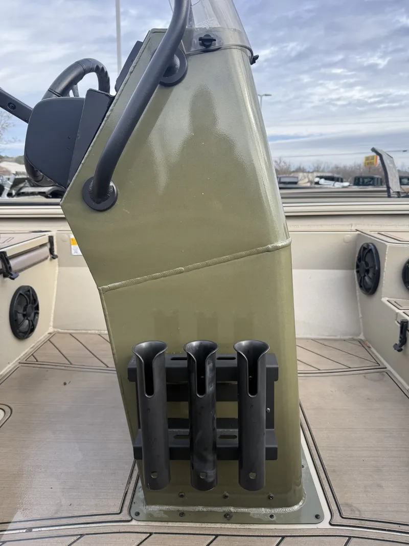 Slide: The Image of Thor Lake Hammer 1900CC 2025 - 21