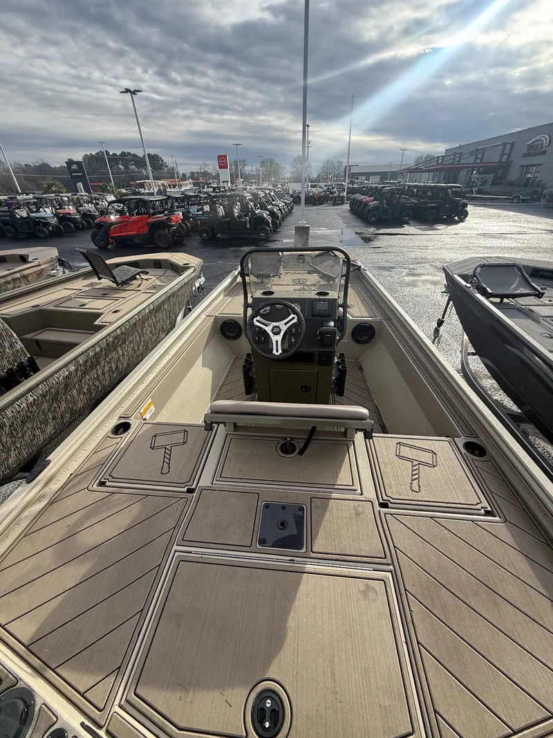 Slide: The Image of Thor Lake Hammer 1900CC 2025 - 22