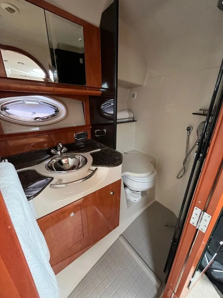 Slide: The Image of Four Winns 348 Vista 2006 - 23